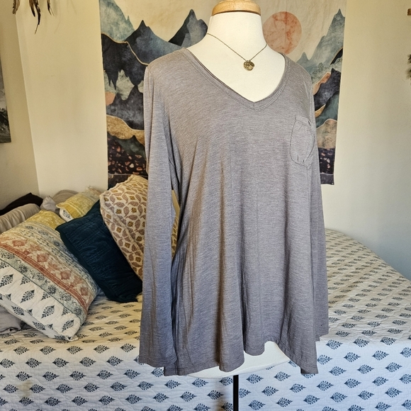 DKNY Gray V-Neck Long Sleeve Blouse | Size Large | Minimalist Classic Style NWOT - Picture 3 of 8